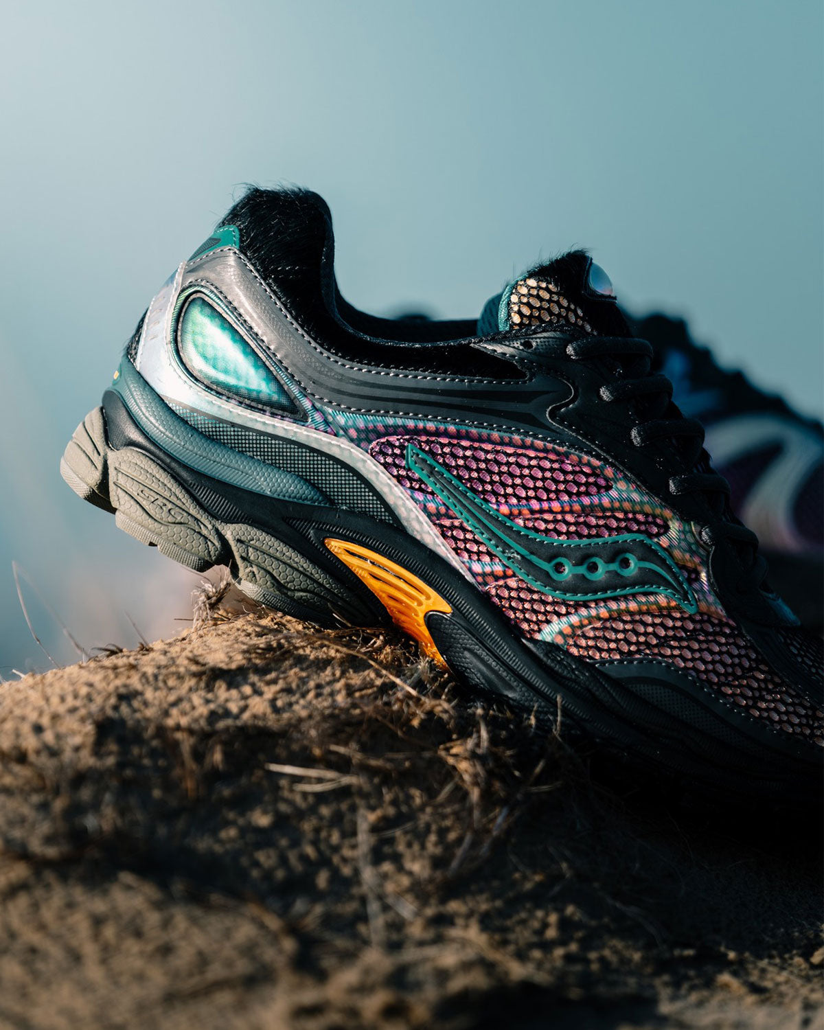 afew x Saucony ProGrid Omni 9 Tara Hawk side view on a dune. Photo via Sneaker News