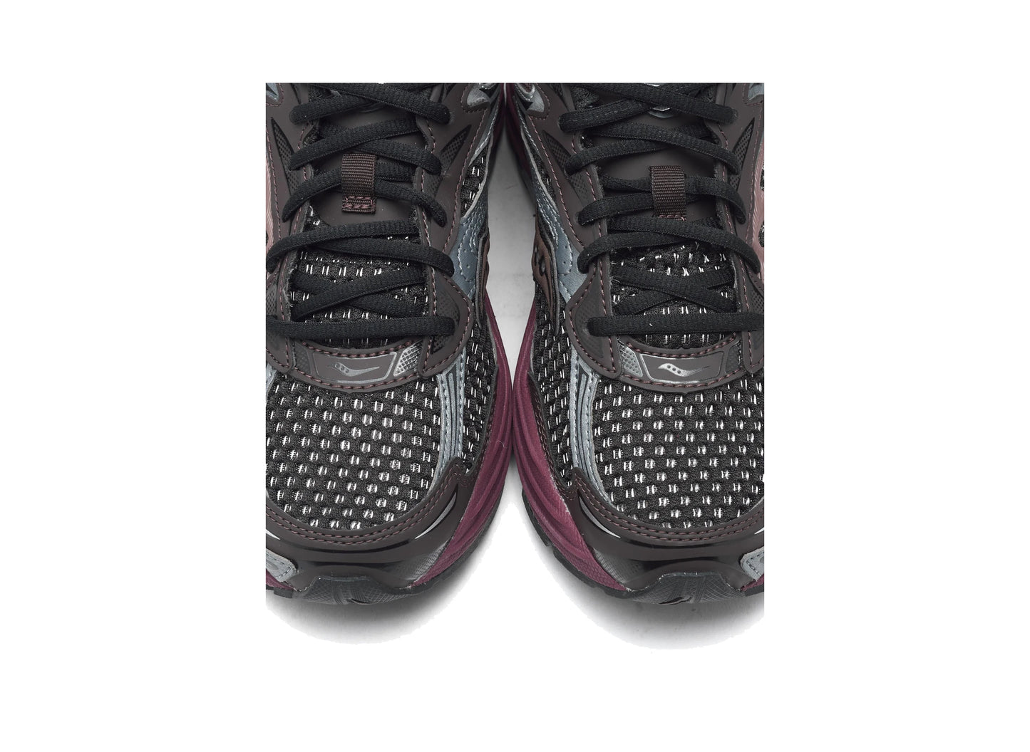 Saucony ProGrid Omni 9 in Black / Torte