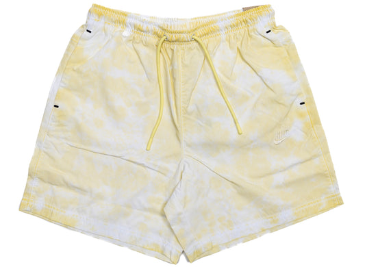 Nike Sportswear Move to Zero Tie-Dye Shorts in Gelb und Weiß