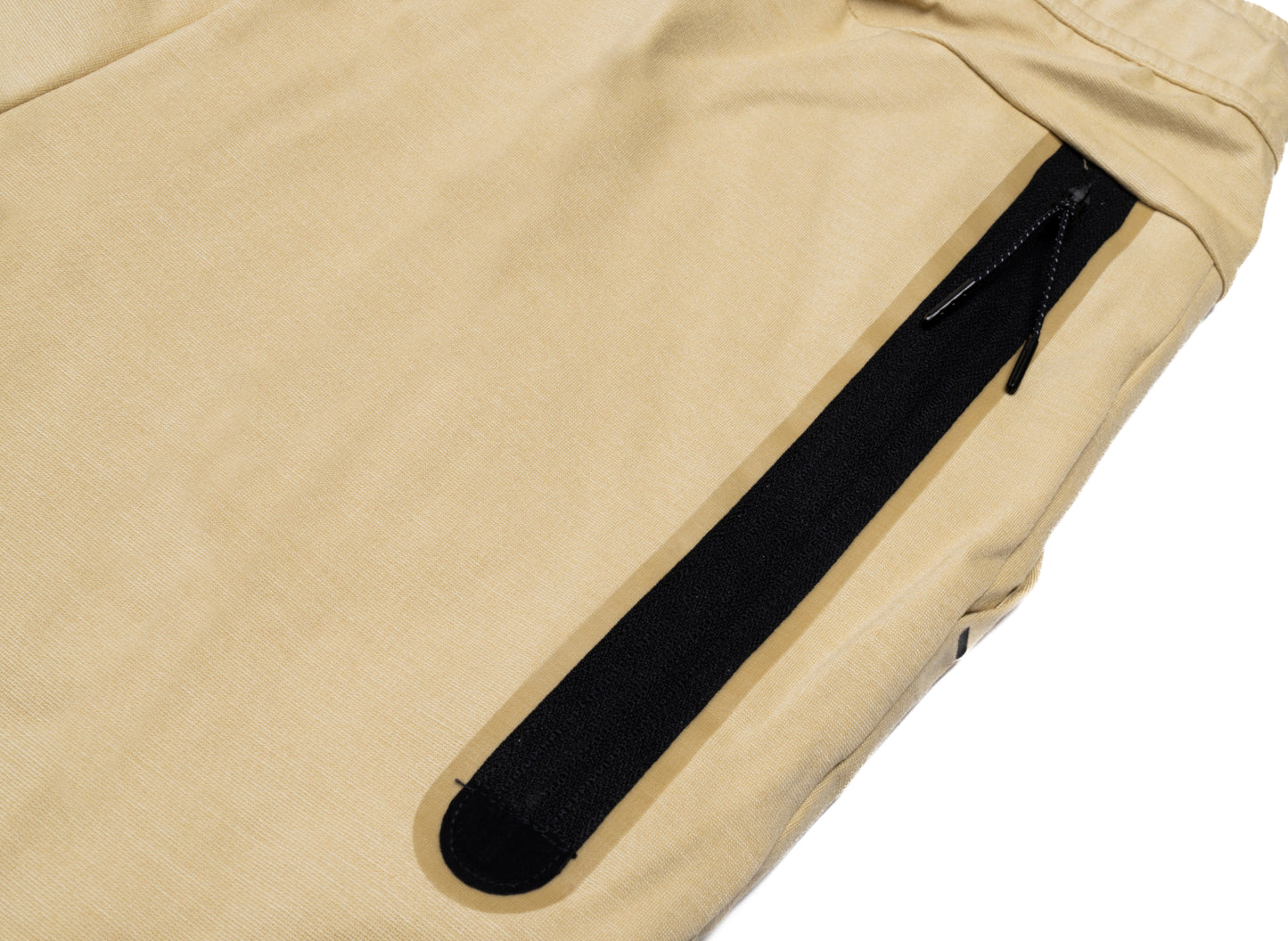 Pantalones de chándal ligeros Nike Tech Fleece en color oro equipo