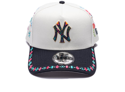 New Era LAT Heritage New York Yankees 9Forty A-Frame Hat in team colors, unisex cap