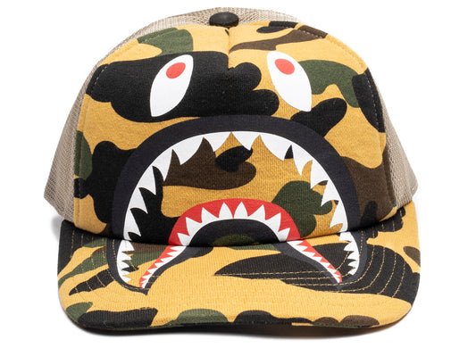 Gorra de malla Shark 1st Camo de A Bathing Ape en amarillo