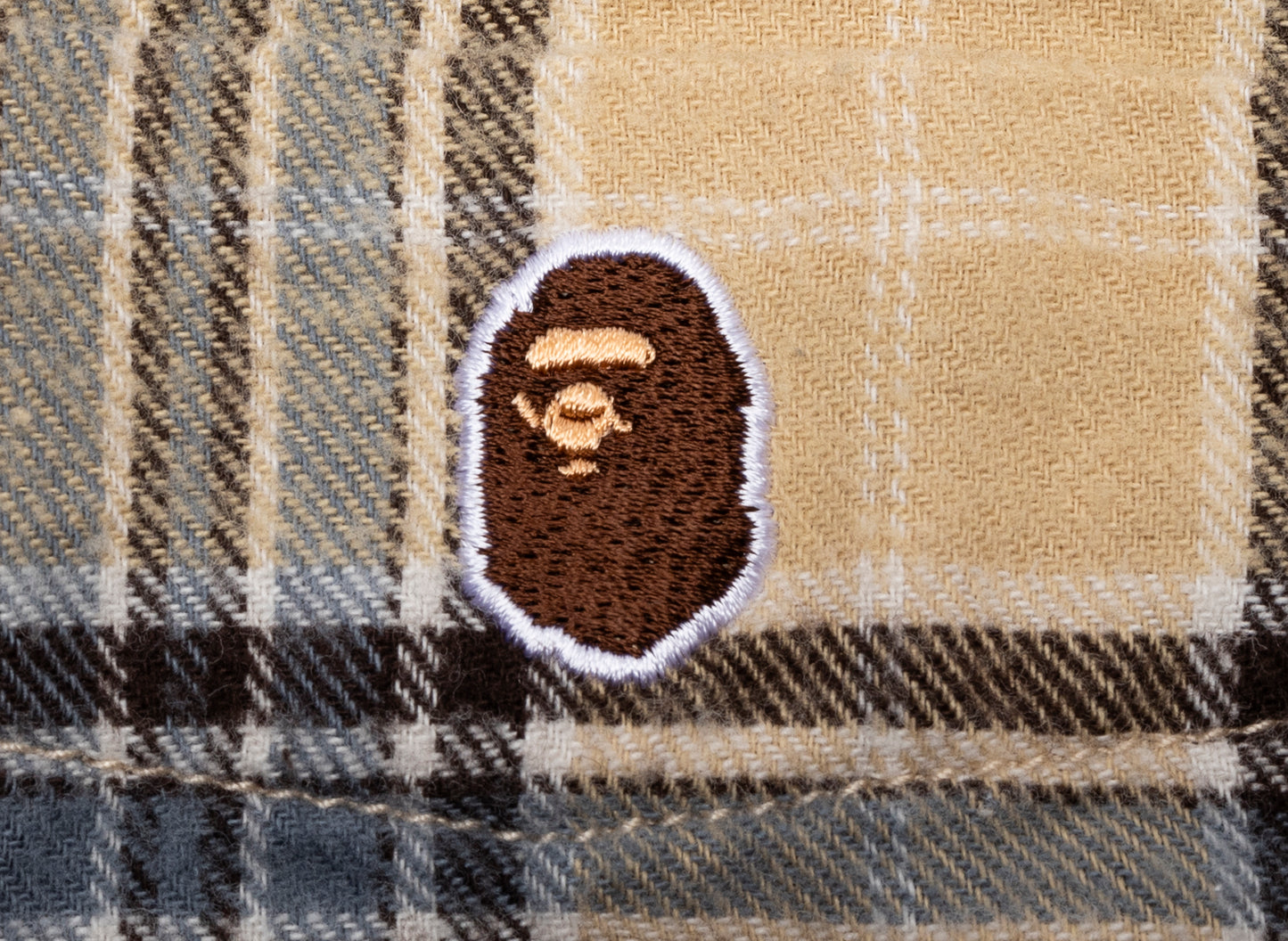 Camisa de franela de cuadros con punto de A Bathing Ape, de corte relajado, en beige
