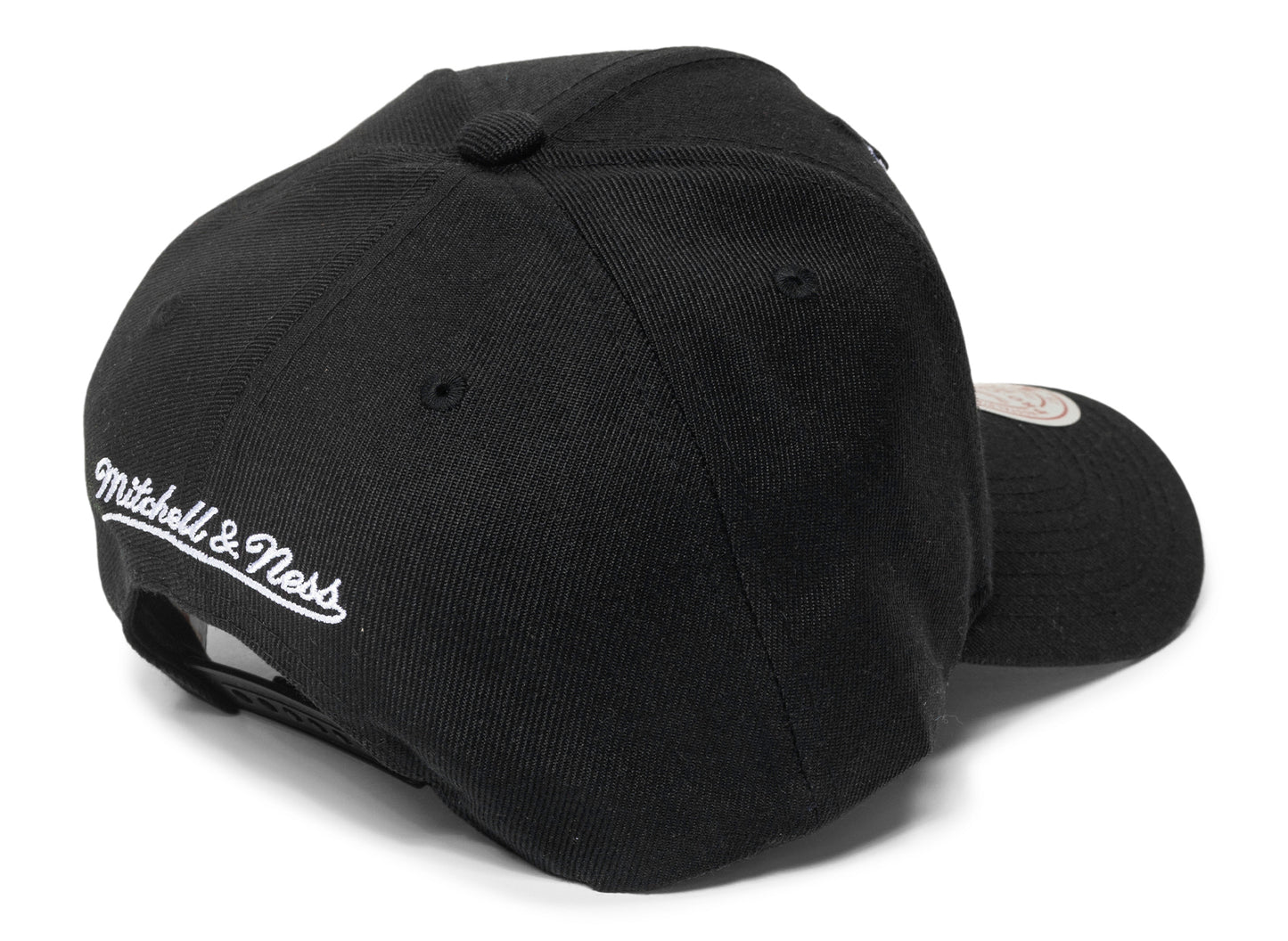 Mitchell & Ness NCAA Kentucky Wildcats Blackout Cat Head Pro Crown Snapback Cap