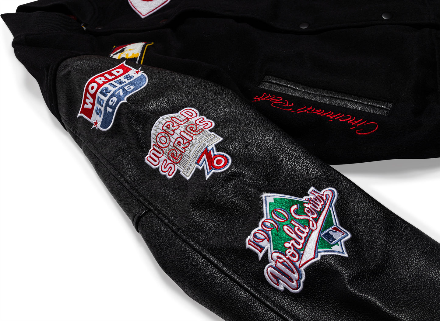 Chaqueta universitaria de los Cincinnati Reds de la colección MLB Blackout de Mitchell & Ness