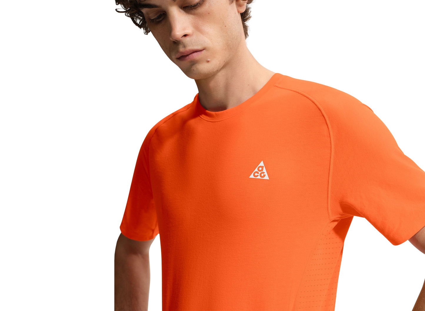 Camiseta Nike ACG "Solar Chase" Dri-FIT ADV de trail running en naranja seguridad