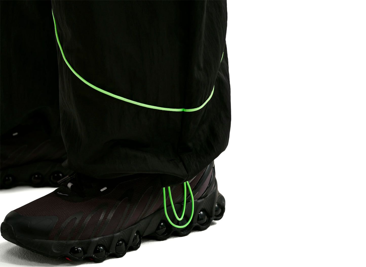 Nike Project F.R.O.G. Tobi Hose in Schwarz / Volt Ice