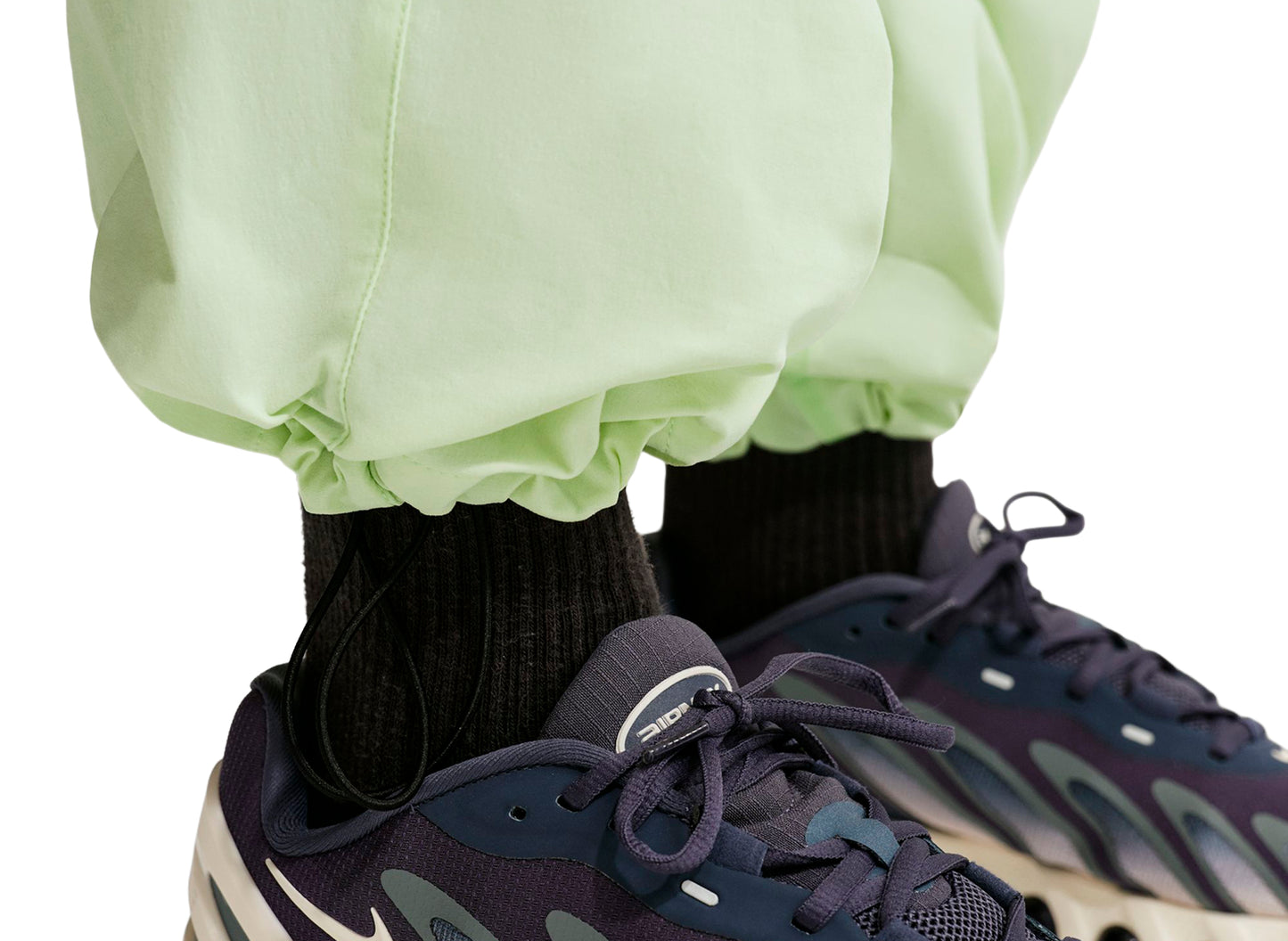 Pantalones Nike Tech Dri-FIT de tejido Woven en color Lima Líquido Claro
