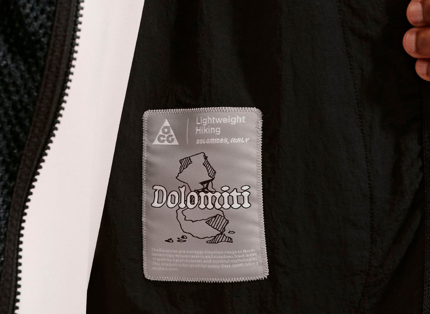 Nike ACG "Dolomiti" Vest in Black / Summit White