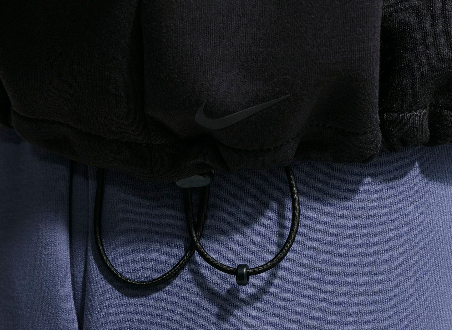 Sudadera con capucha Nike Kobe de forro polar con tecnología Dri-FIT (negra/blanca)