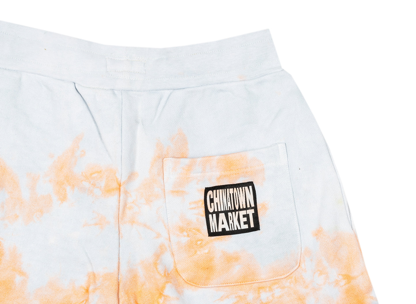 Chinatown Market Peace on Earth Clouds Tie-Dye Sweatshorts in Grau