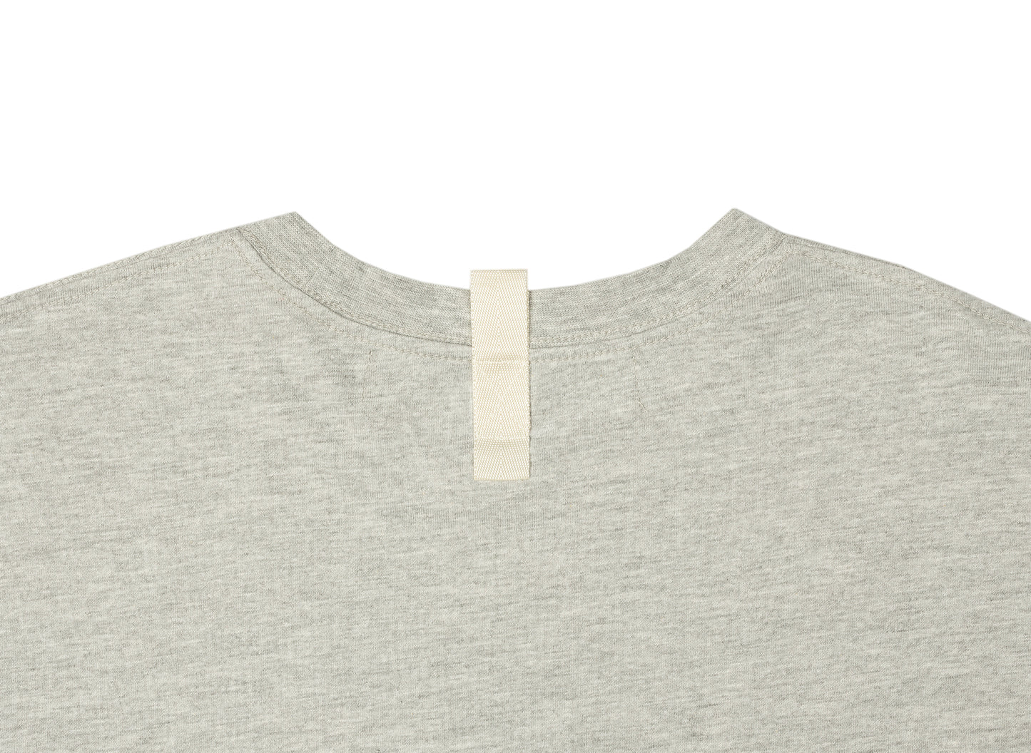 Camiseta de manga larga con bolsillo Advisory Board Crystals en color Cloud