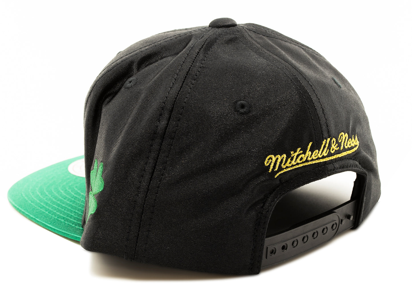 Mitchell & Ness Bulls Gold St. Patrick's Day Snapback