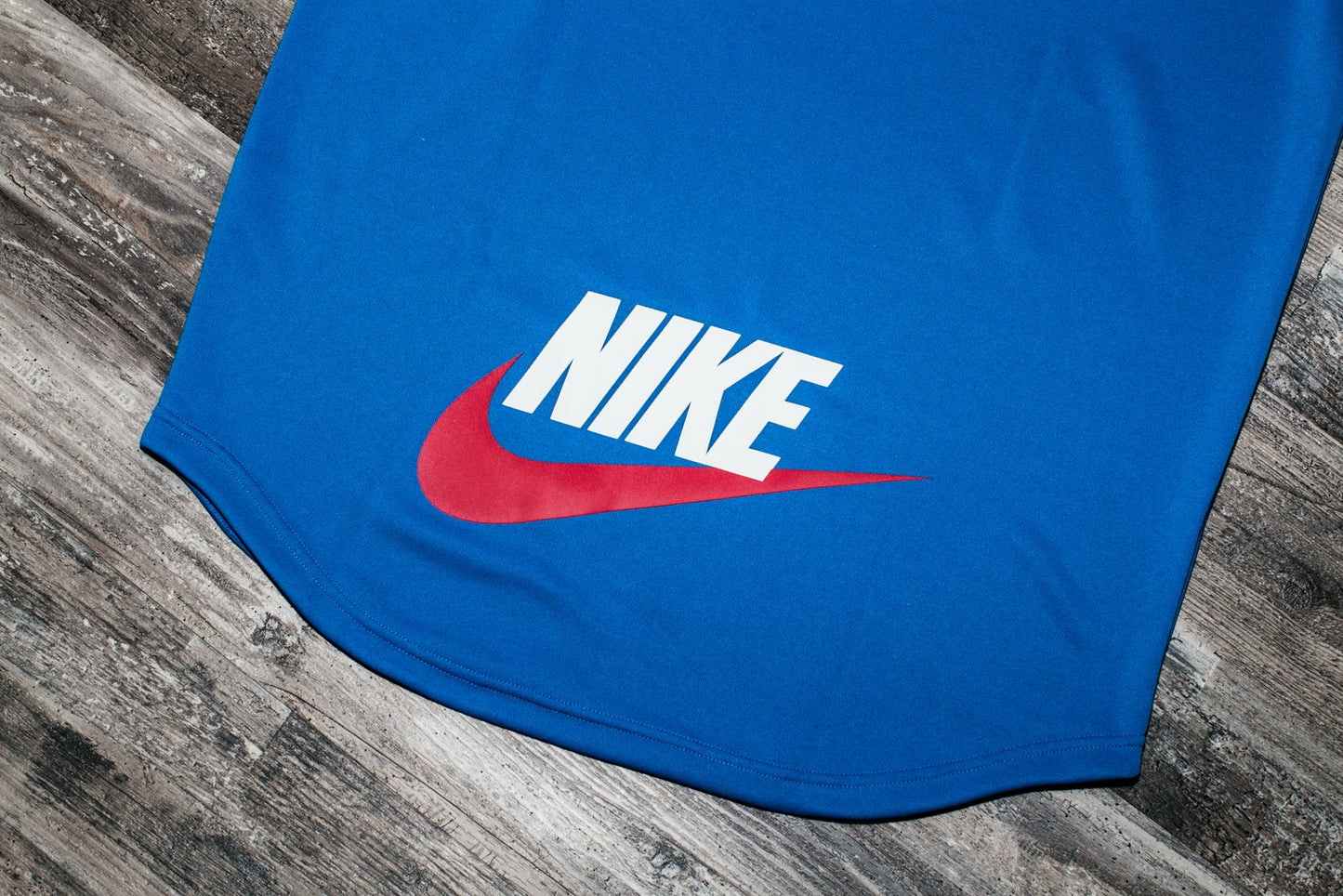 Nike NSW Tape Shirt, sleeve logo detail