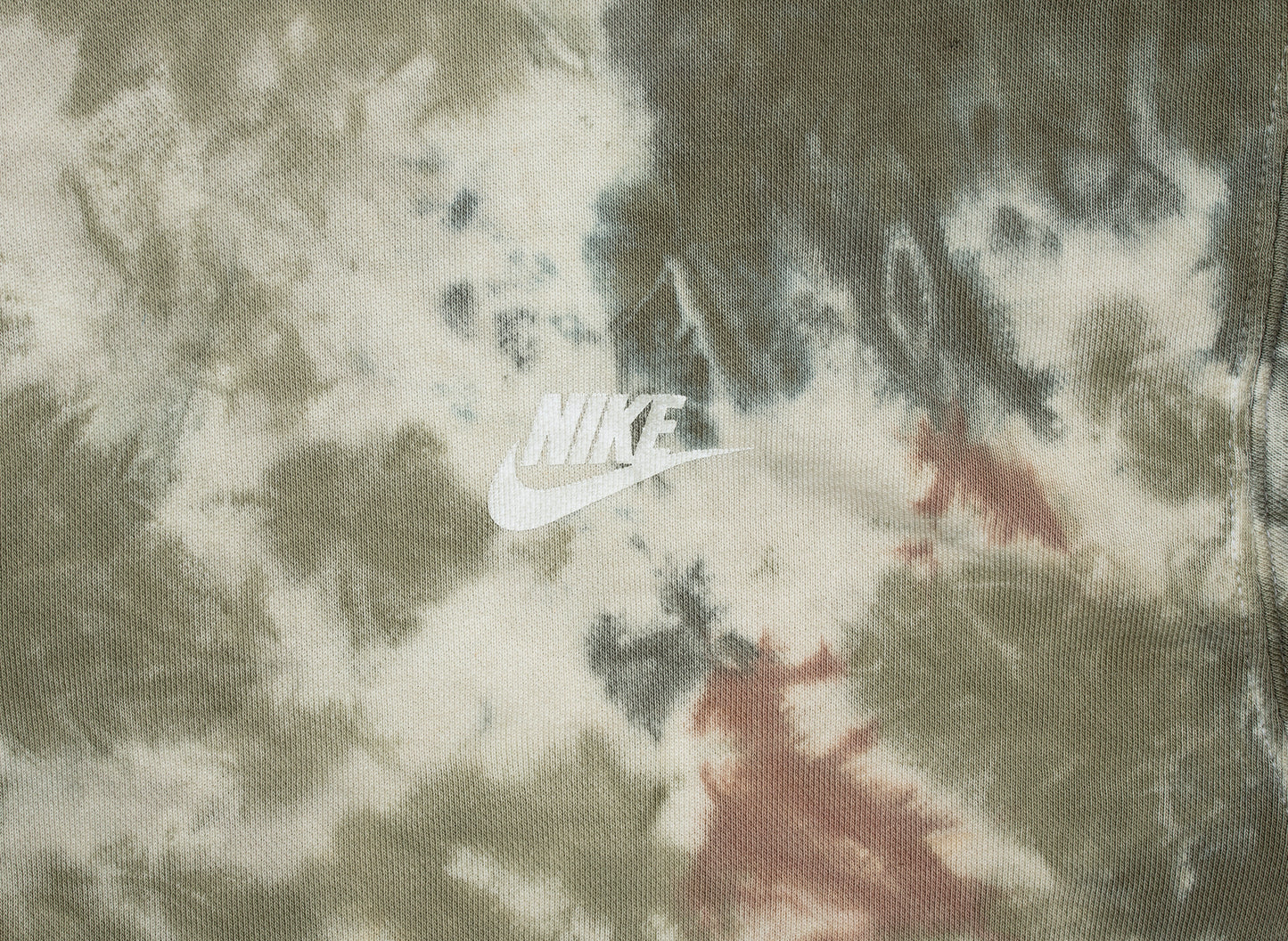 Nike Sportswear Pullover FT Dye Hoodie in Medium Olive / White
