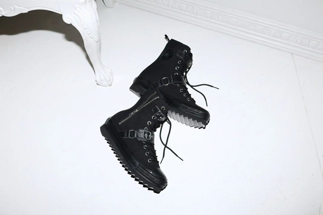 Converse ALL STAR SHARKSOLE ST Z SHIN-HI black pair with carved furniture claw-foot — Converse via Fullress