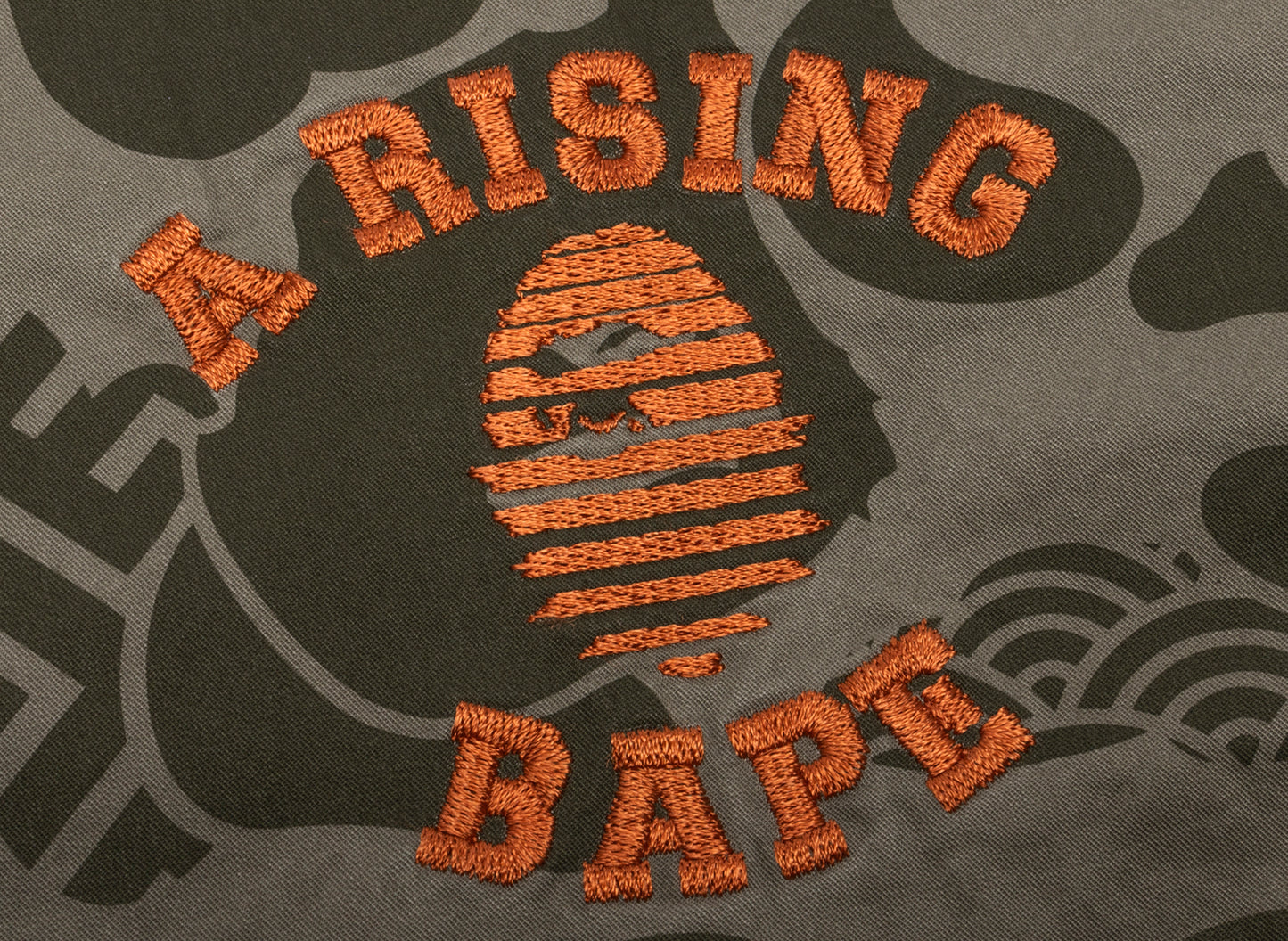 A Bathing Ape Asia Camo Zip-Jacke in Oliv