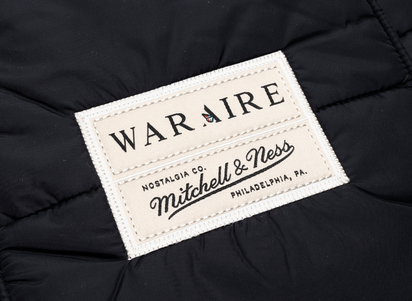 Chaqueta acolchada Mitchell & Ness x Waraire con botones a presión