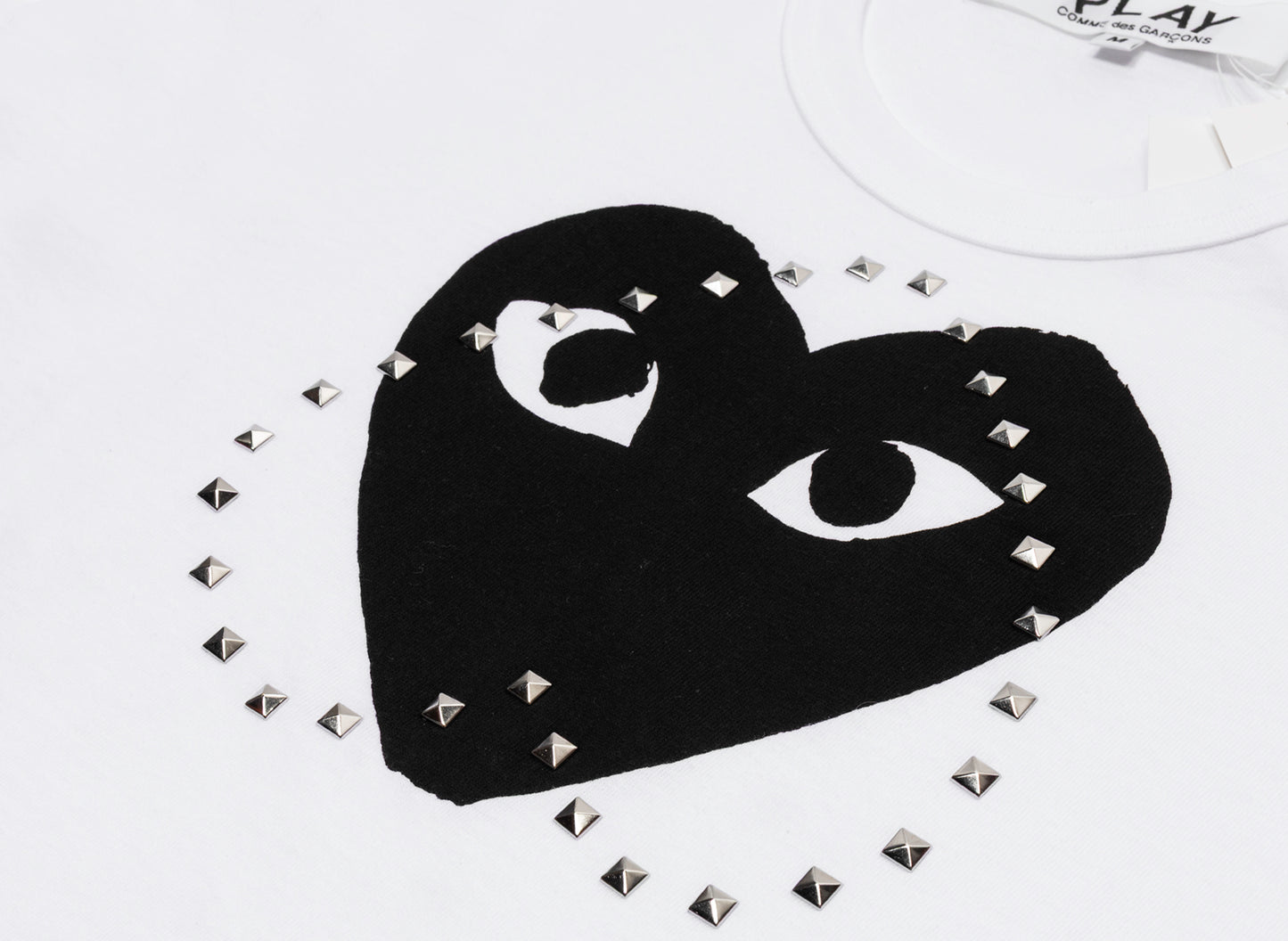 Comme des Garçons PLAY T-Shirt mit großem Stud Print Jumbo Heart in Weiß