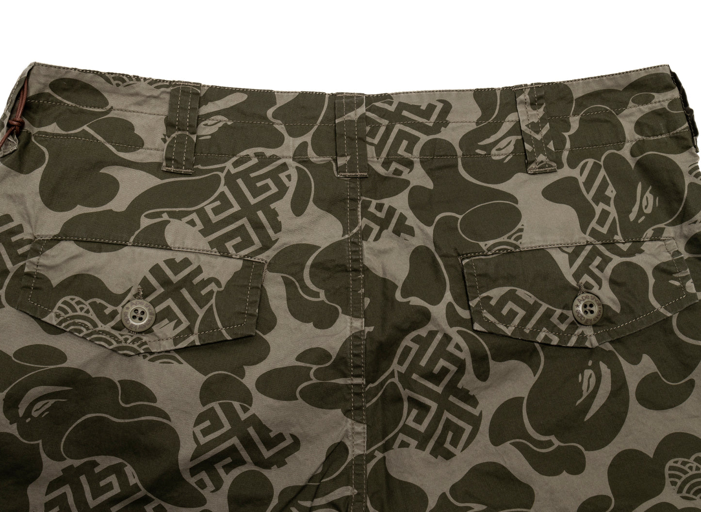 Pantalones estilo militar con camuflaje asiático de A Bathing Ape en color oliva