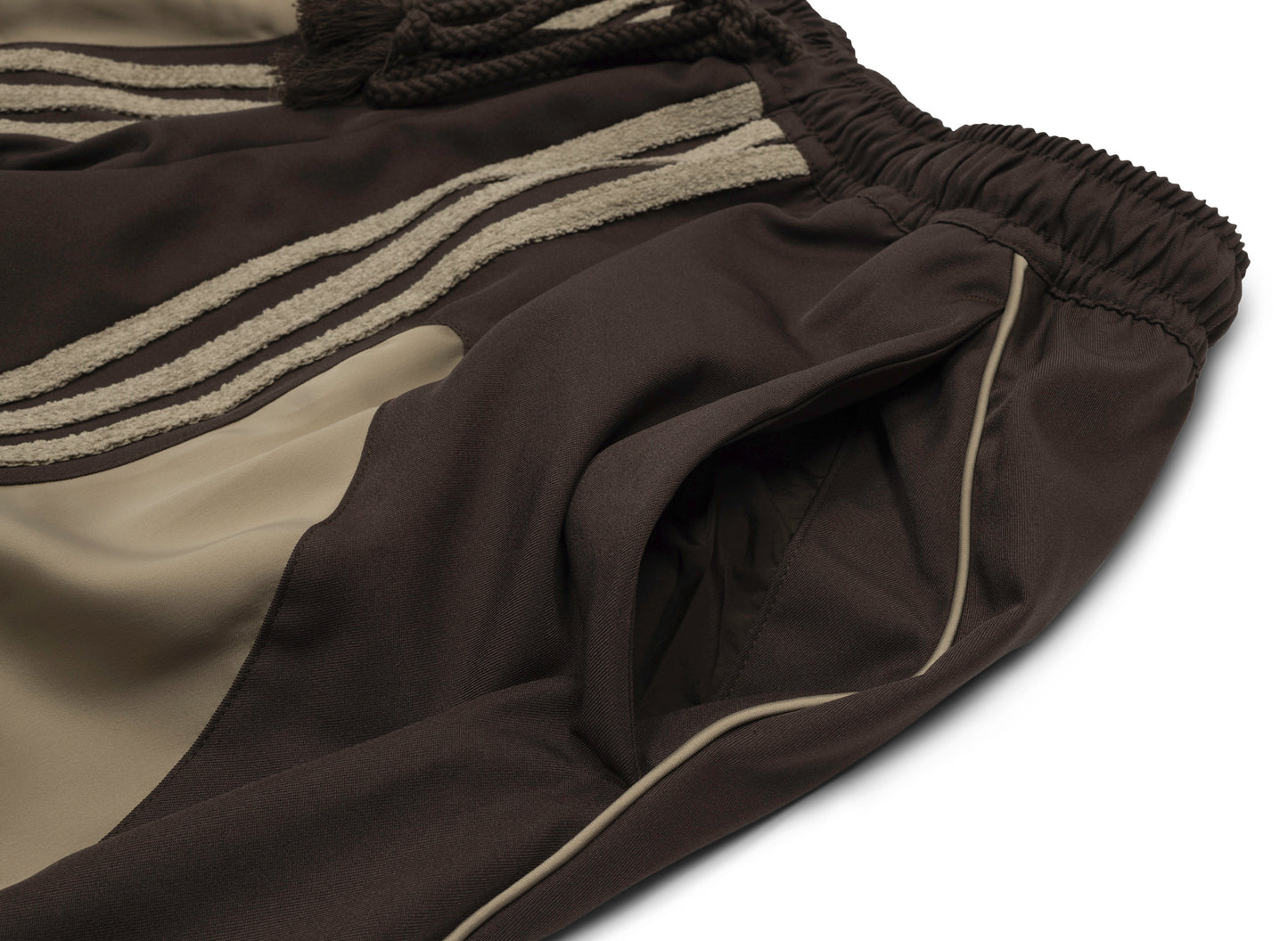 Pantalones tejidos Adidas SFTM en marrón "SONG FOR THE MUTE"