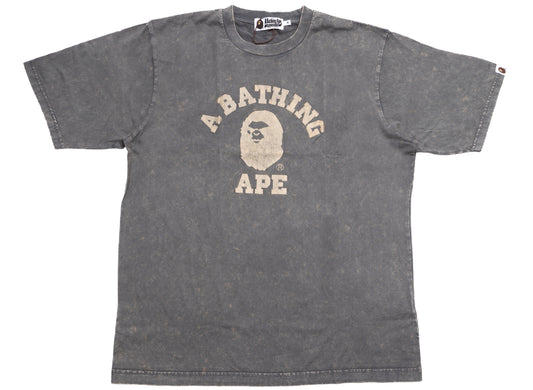 Camiseta holgada teñida de A Bathing Ape College en carbón oscuro