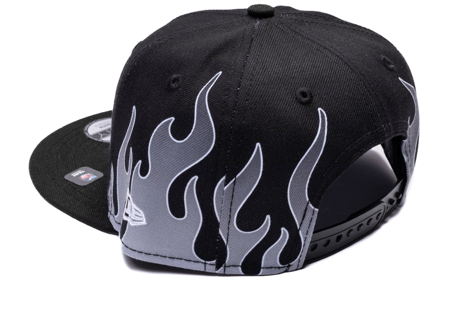 New Era Flames Las Vegas Raiders 9Fifty Hat in team colors, kids' snapback cap, view 2