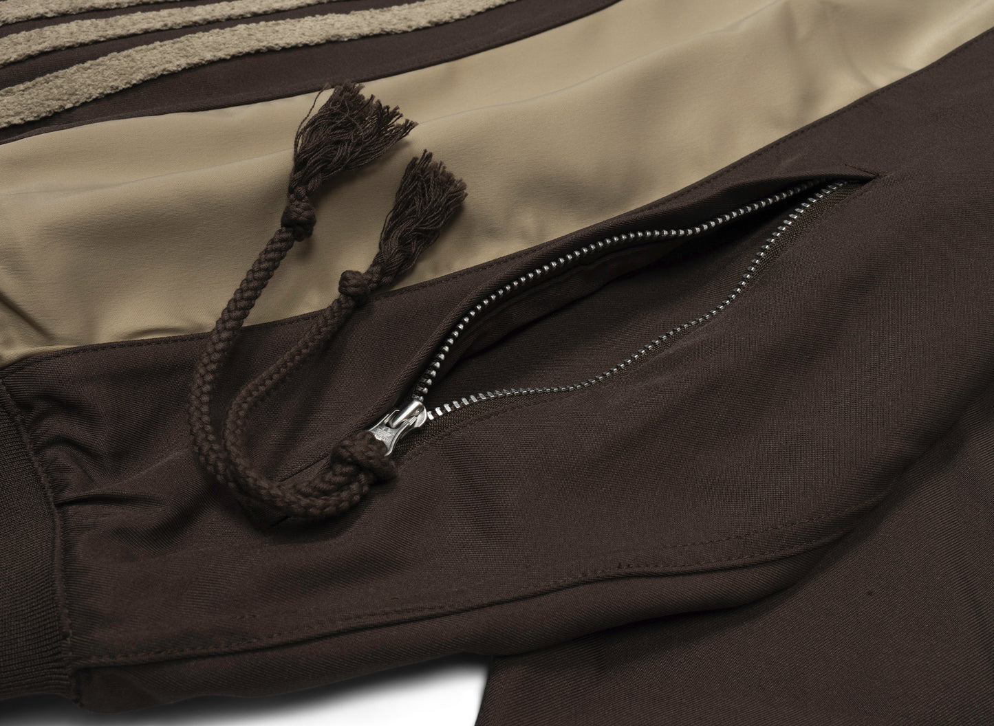 Chaqueta Adidas SFTM Woven en color marrón "SONG FOR THE MUTE"