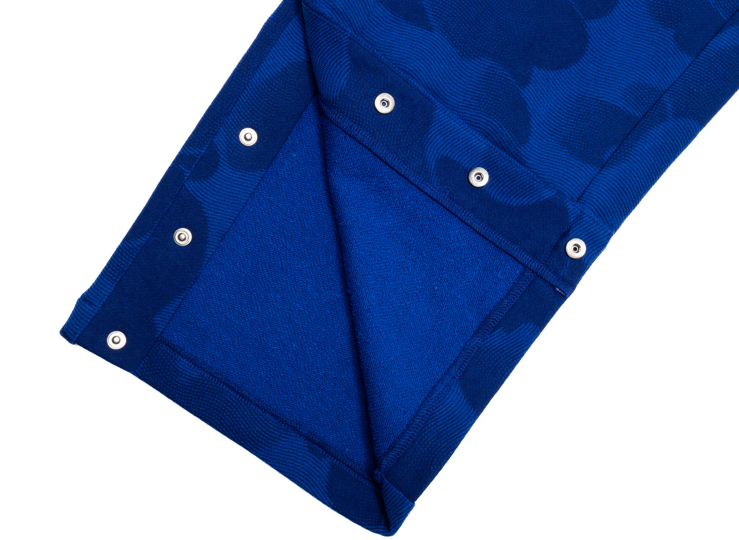 Pantalones de chándal anchos con botones y estampado de camuflaje de A Bathing Ape en azul