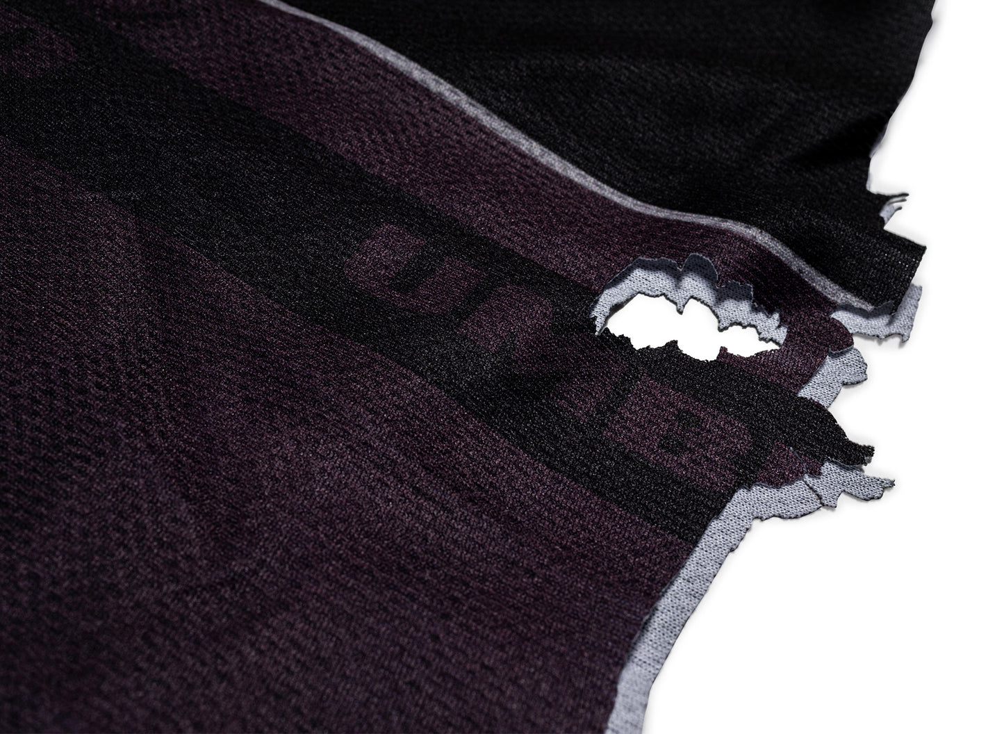 Umbro Distressed Spycam Polo in Lila / Schwarz