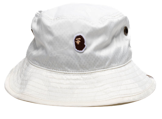 Sombrero estilo pescador A Bathing Ape Tonal Solid Camo color marfil