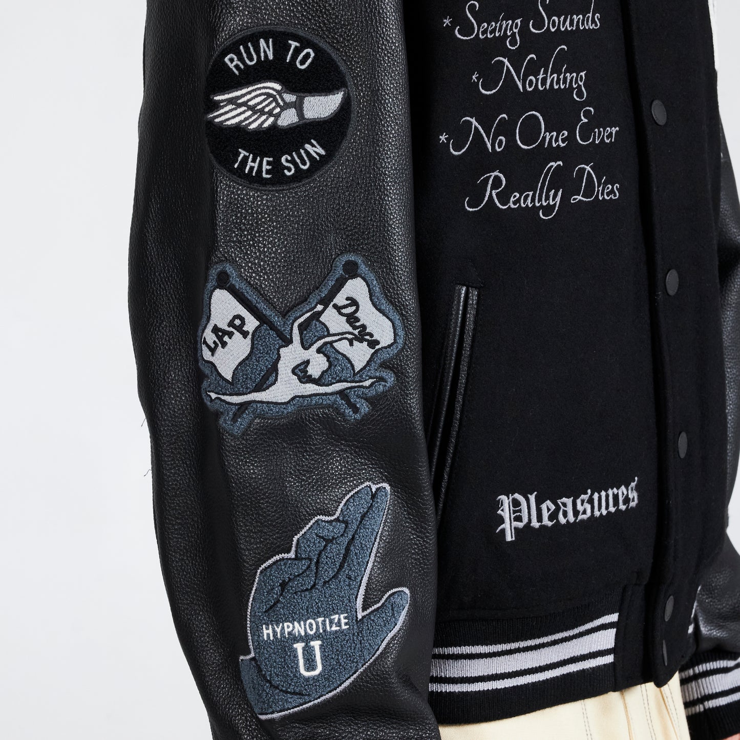 Chaqueta universitaria NERD de Pleasures en negro