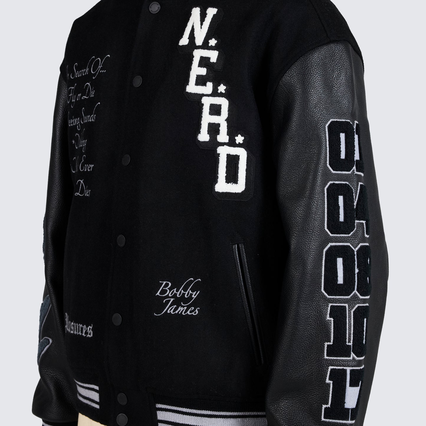 Chaqueta universitaria NERD de Pleasures en negro