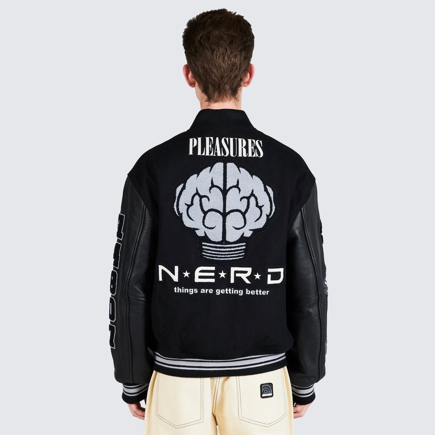 Chaqueta universitaria NERD de Pleasures en negro