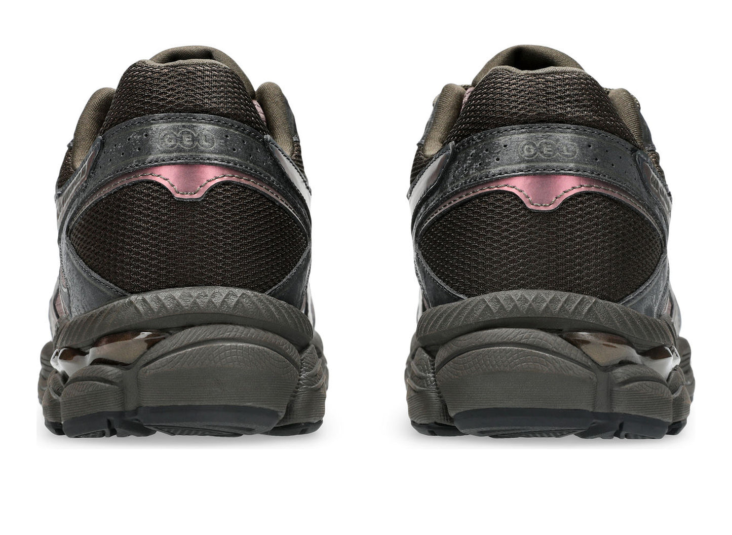 Asics Gel-Cumulus 16 in Cocoa Powder / Black view 5