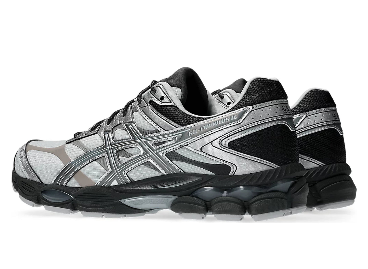 Asics Gel-Cumulus 16 in Glacier Grey / Carbon — rear three quarter view
