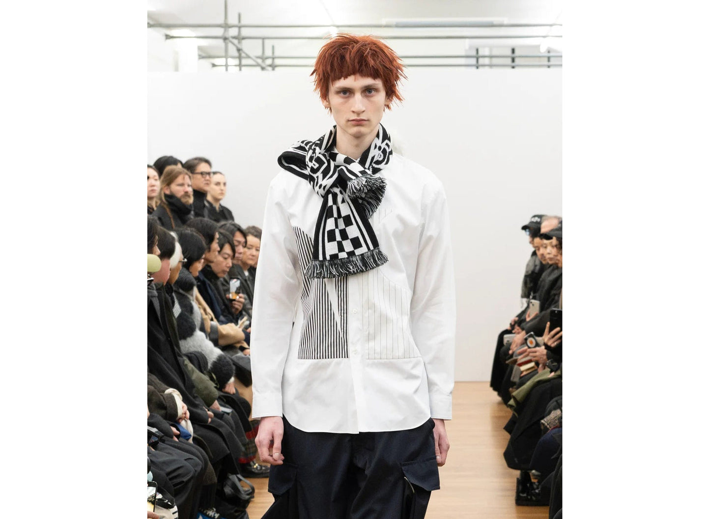 Comme des Garçons SHIRT Knitted Football Scarf in Black / White — product photo 5