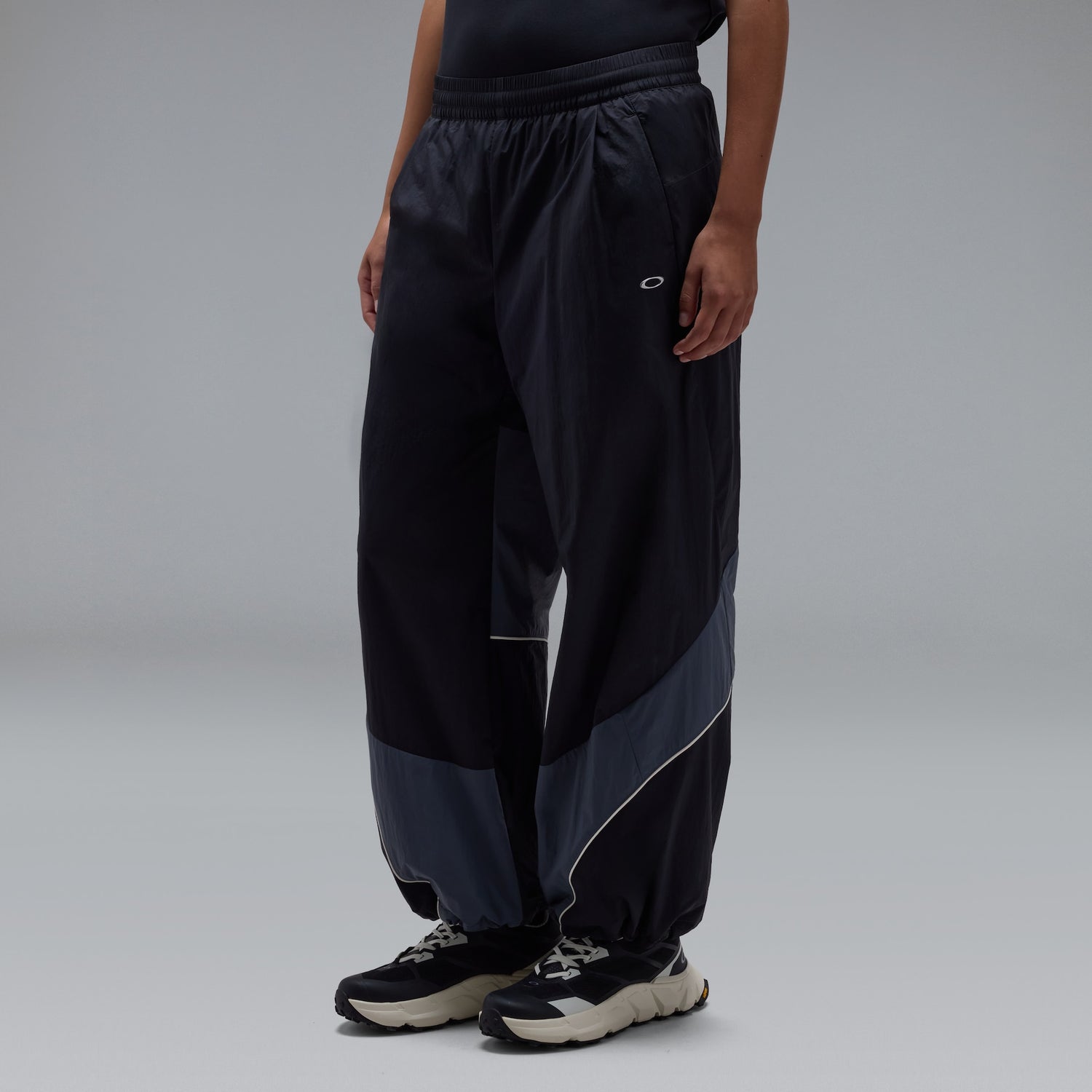 Women's Oakley Radiant O-Light Warm Pants 12.0 in Pitch Black on-model or alternate product view
