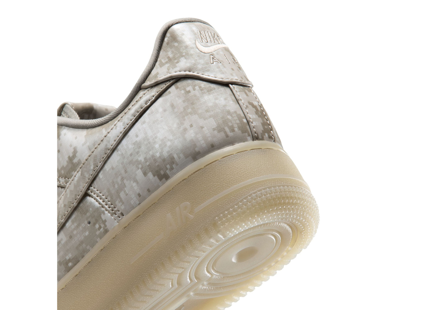 Nike Air Force 1 Low Retro Digital Camo in Fossil / Dark Grey — detail 2