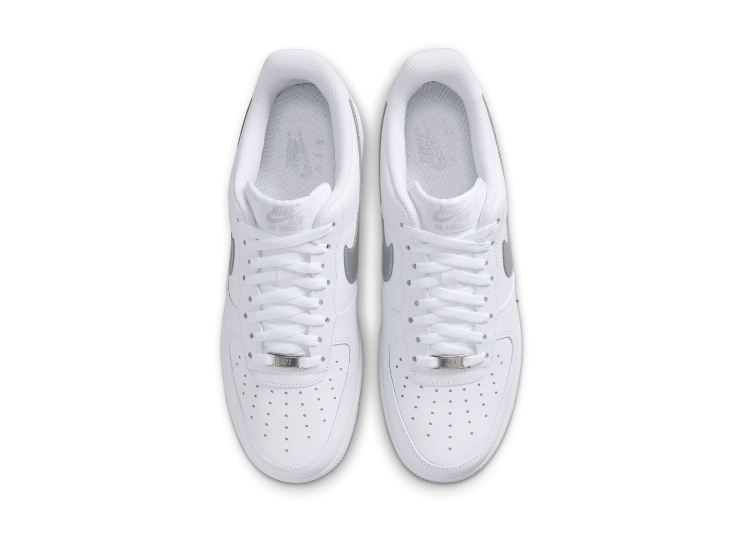 Nike Air Force 1 '07 in White / Metallic Silver