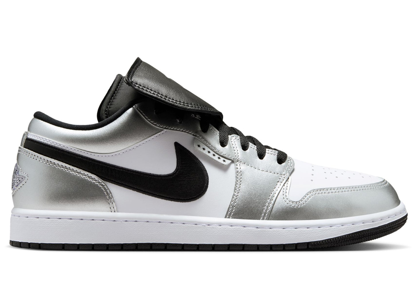 Air Jordan 1 Low SE in Weiß / Schwarz / Metallic Silber