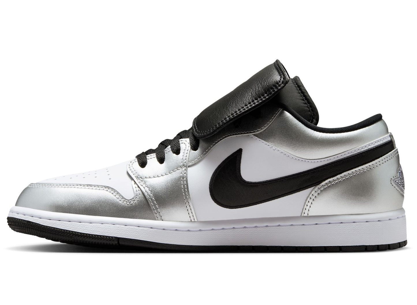 Air Jordan 1 Low SE in Weiß / Schwarz / Metallic Silber