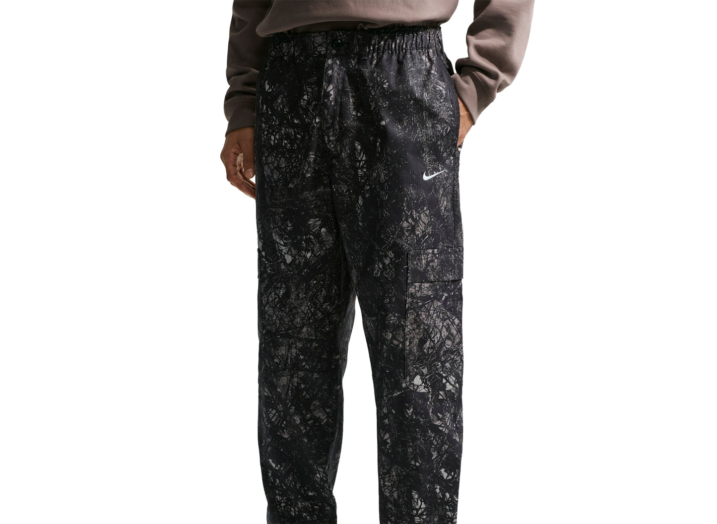 Nike Club Woven Cargo Pants in Black