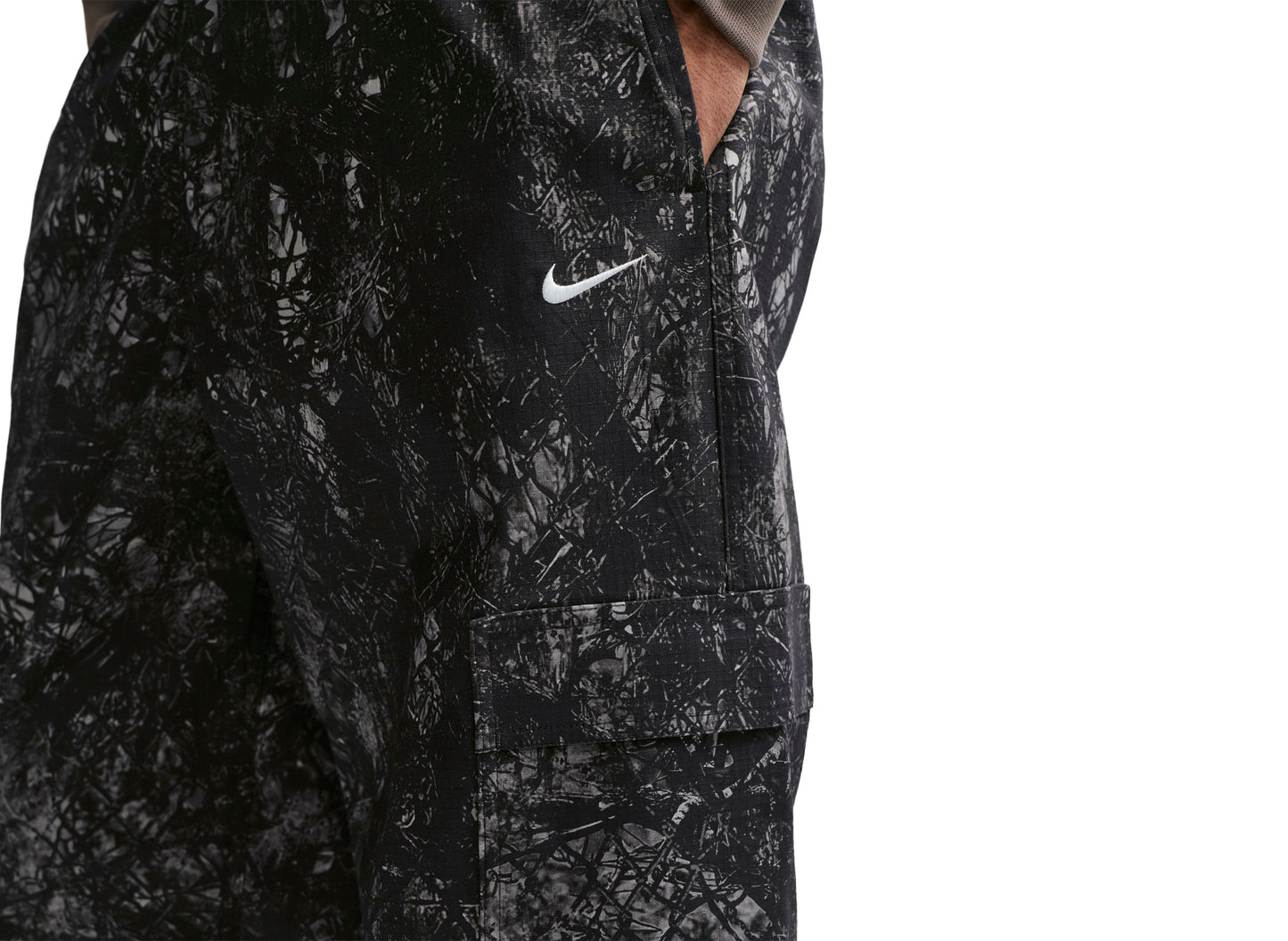 Nike Club Woven Cargo Pants in Black