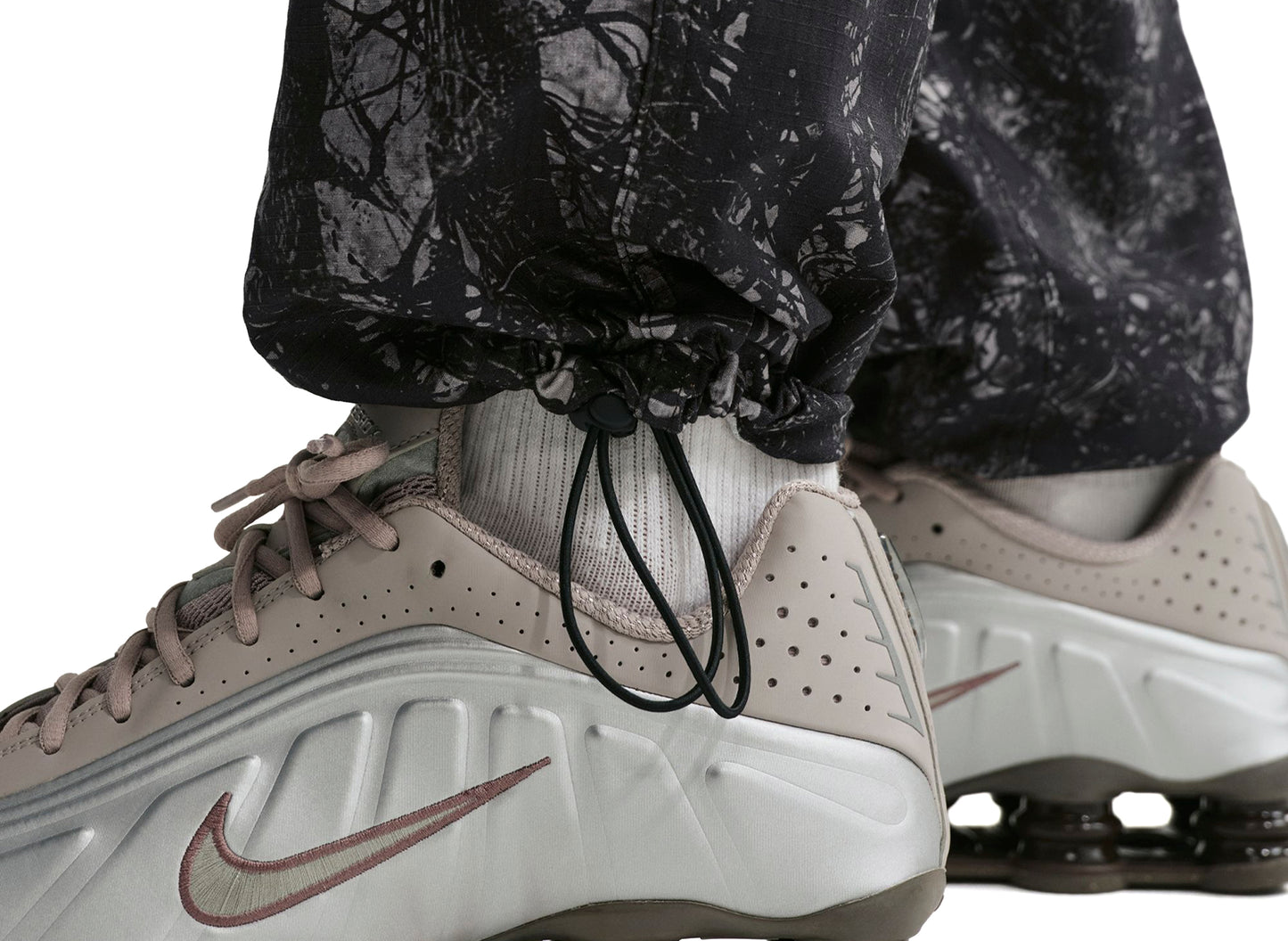 Nike Club Woven Cargo Pants in Black