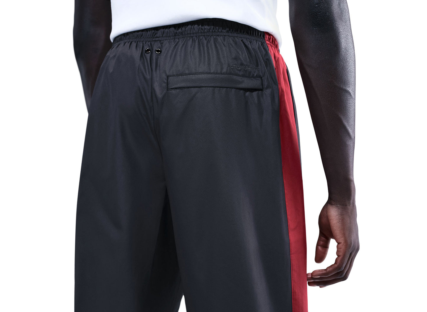 Nike Windrunner gefütterte Hose in Schwarz / Team Crimson