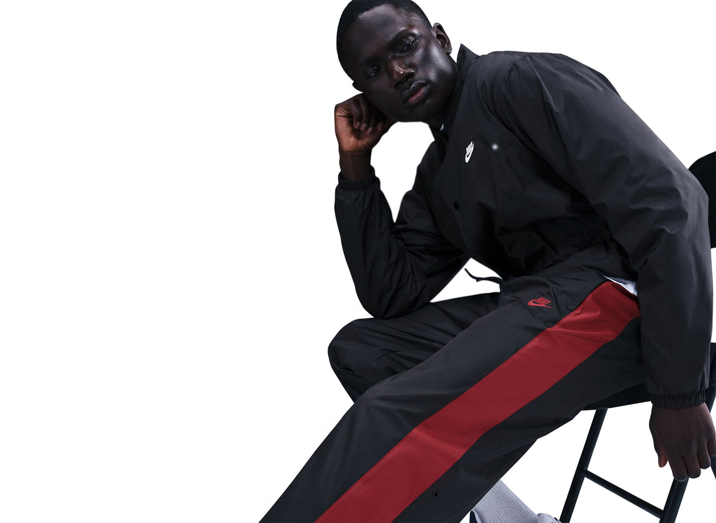 Nike Windrunner gefütterte Hose in Schwarz / Team Crimson