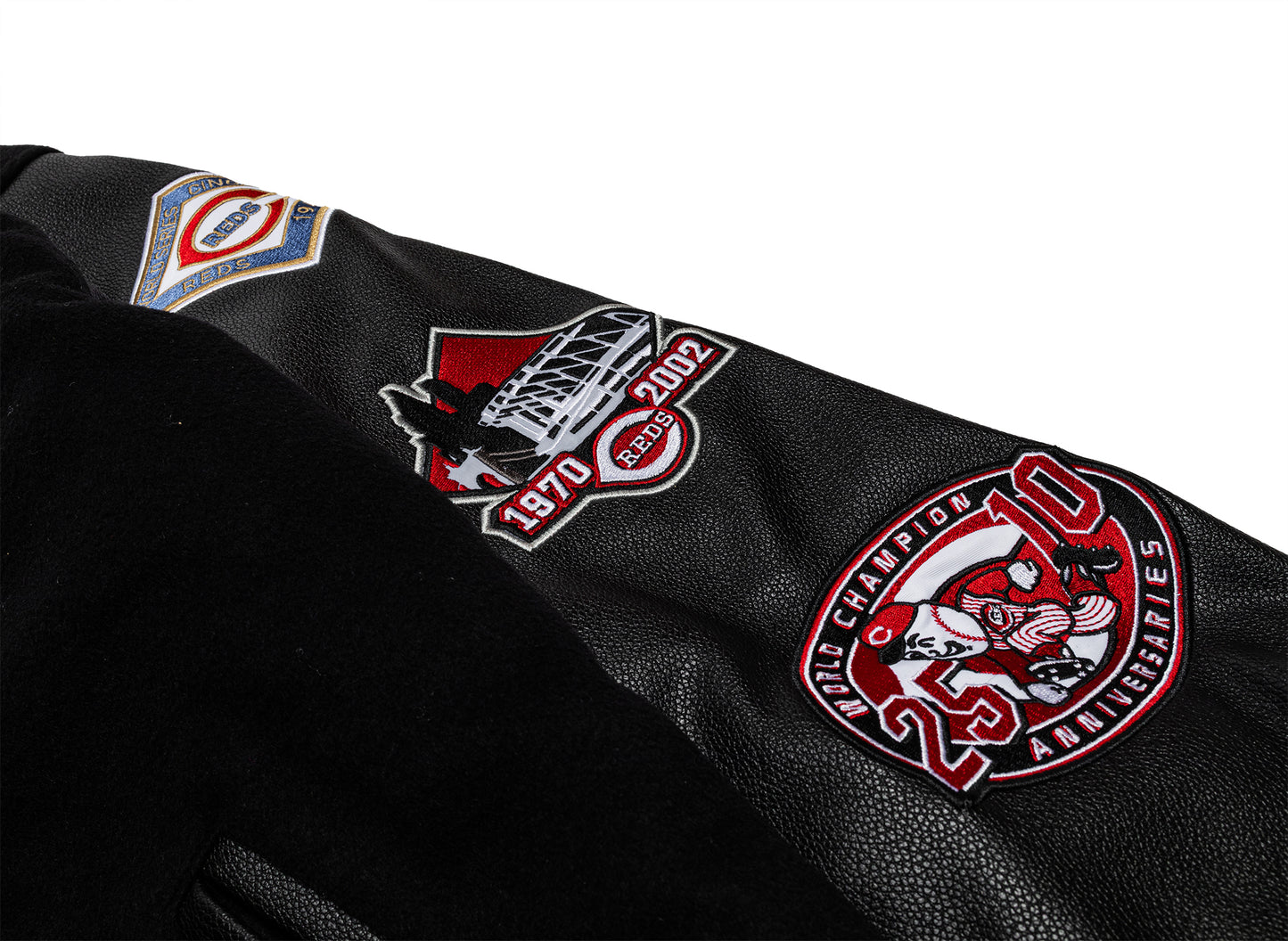 Chaqueta universitaria de los Cincinnati Reds de la colección MLB Blackout de Mitchell & Ness