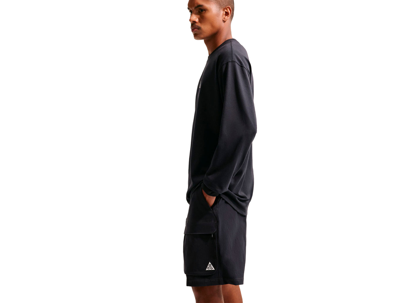 Nike ACG "Smith Summit" Cargo Shorts in Black / Anthracite