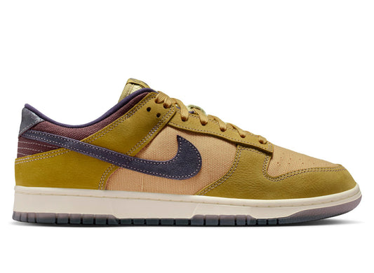 Nike Dunk Low Retro SE en Oro Gamuza / Uva Oscura